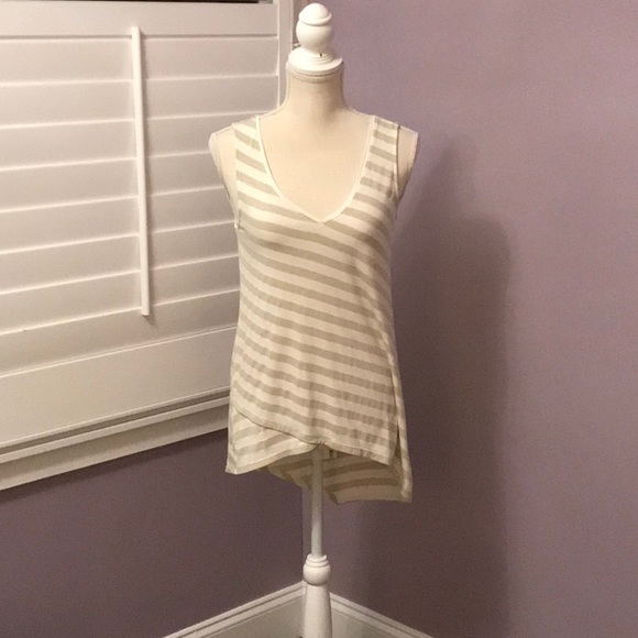 Striped, sleeveless blouse, with V neckline. - Picture 1 of 5